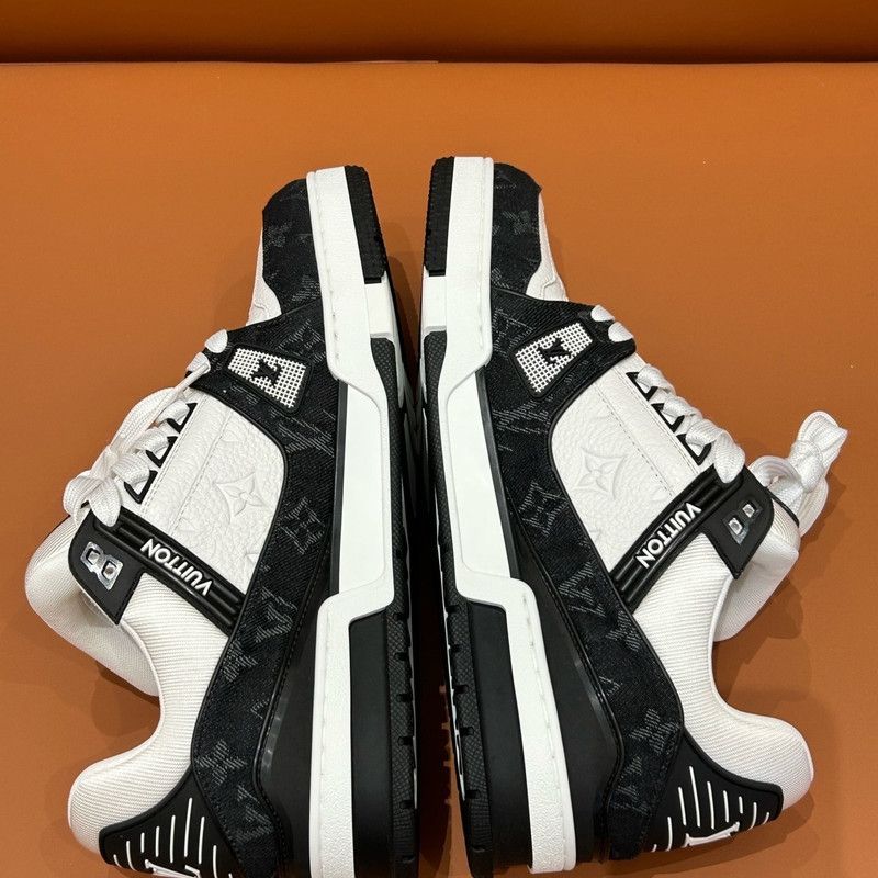 Louis Vuitton Louis Vuitton Sports Low Top Sneakers for Men and Women 0079 Size US 8.5 / EU 41-42 - 4 Thumbnail