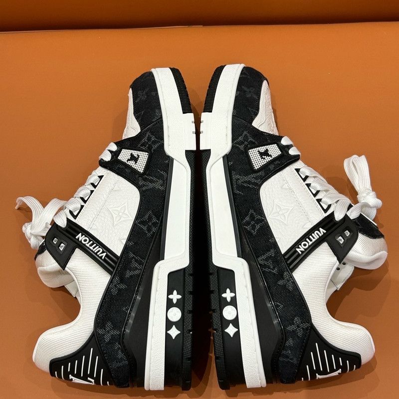 Louis Vuitton Louis Vuitton Sports Low Top Sneakers for Men and Women 0079 Size US 8.5 / EU 41-42 - 3 Thumbnail