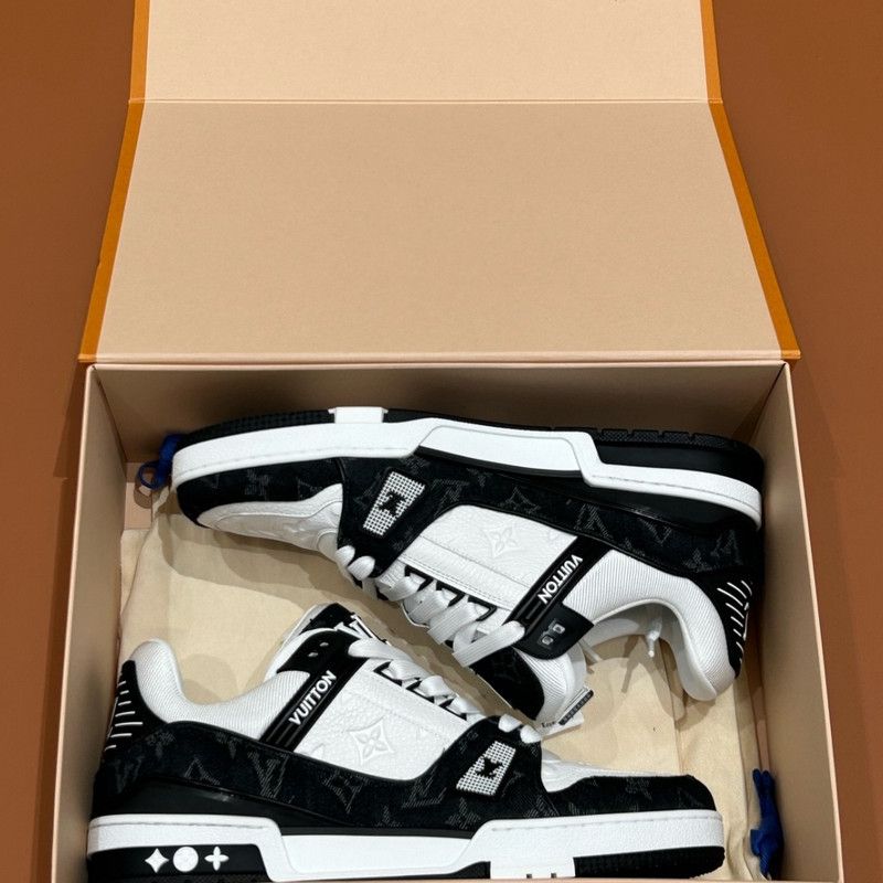 Louis Vuitton Louis Vuitton Sports Low Top Sneakers for Men and Women 0079 Size US 8.5 / EU 41-42 - 12 Thumbnail