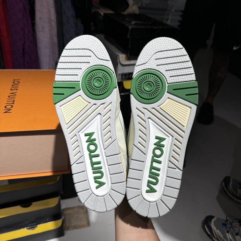 Louis Vuitton Louis Vuitton Vintage Trainer Sneakers in White and Green 0079 Size US 8 / EU 41 - 4 Thumbnail