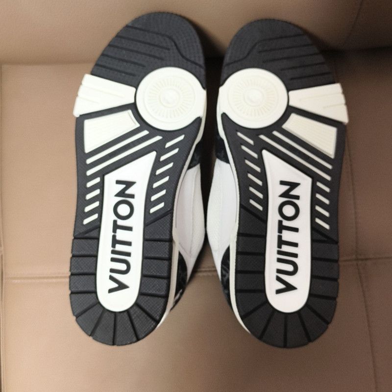Louis Vuitton Louis Vuitton Black and White Casual Sneakers 0079 Size US 9.5 / EU 42-43 - 4 Thumbnail