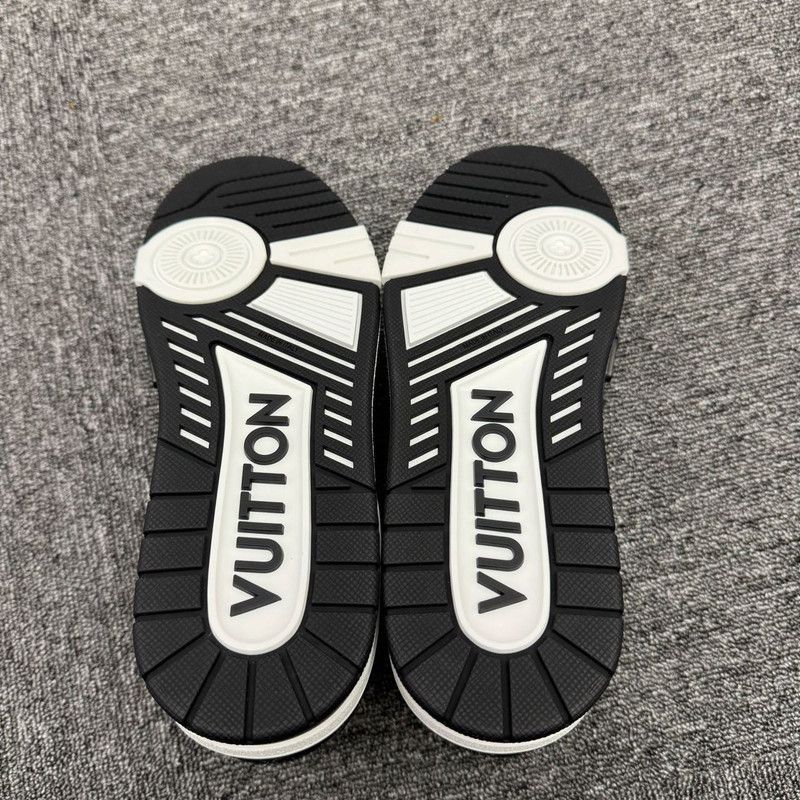 Louis Vuitton Louis Vuitton Black and White Sneakers 0079 Size US 8 / EU 41 - 4 Thumbnail