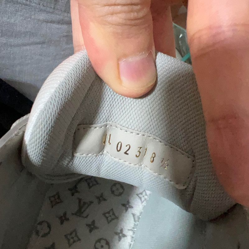 Louis Vuitton Louis Vuitton Classic Trainer Fashion Sneakers 0079 Size US 9 / EU 42 - 5 Thumbnail