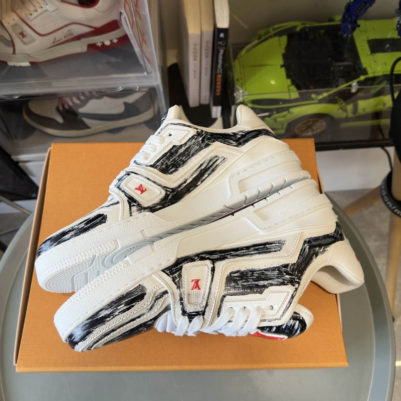 Louis Vuitton Louis Vuitton Artistic Low Top Sneakers for All 0079 Size US 11 / EU 44 - 9 Thumbnail