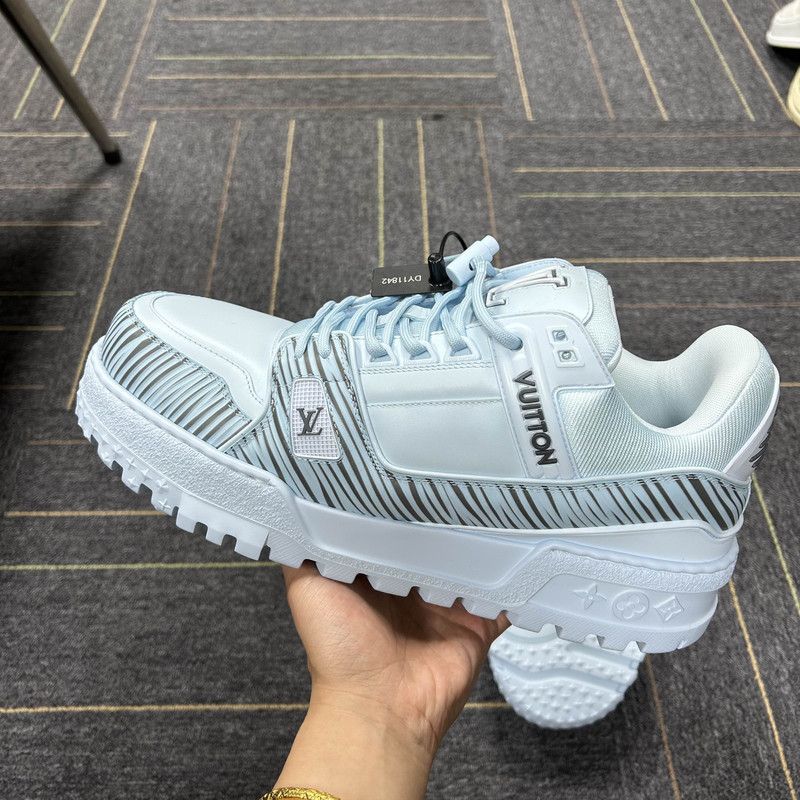 Louis Vuitton Louis Vuitton Blue Low-Top Trainer Sneakers 0079 Size US 9.5 / EU 42-43 - 7 Thumbnail