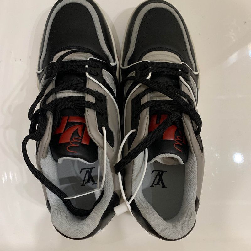Louis Vuitton Louis Vuitton Trendy Low-top Fashion Sneakers 0079 Size US 8.5 / EU 41-42 - 7 Thumbnail