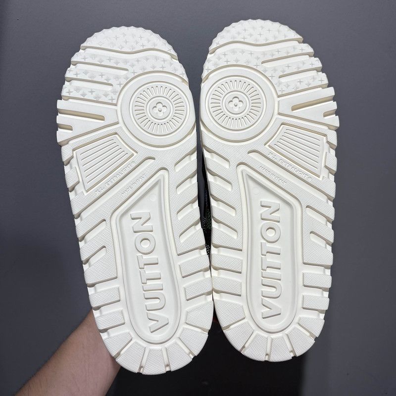Louis Vuitton Louis Vuitton Men's Leather Logo Low-Top Sneakers 0079 Size US 8 / EU 41 - 4 Thumbnail