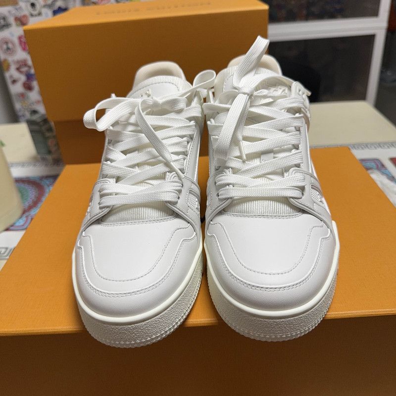 Louis Vuitton Louis Vuitton Trainer Sneakers in White 0079 Size US 7 / EU 40 - 2 Thumbnail