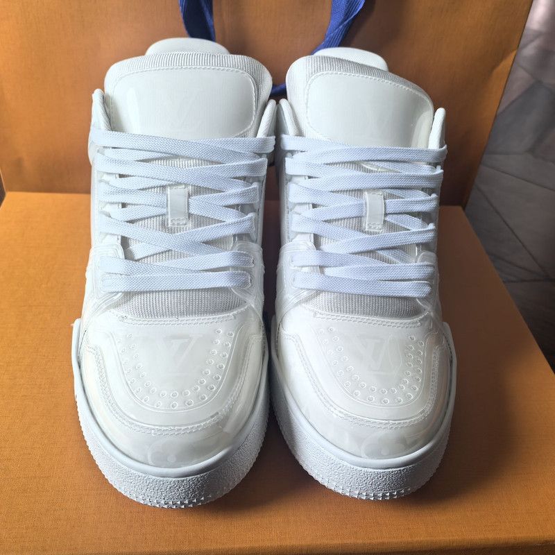 Louis Vuitton Louis Vuitton White Trainer Low-Top Sneakers 0079 Size US 8.5 / EU 41-42 - 2 Thumbnail