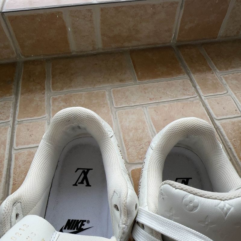 Louis Vuitton Nike x Louis Vuitton White Air Force 1 Low Sneakers 0079 Size US 8.5 / EU 41-42 - 6 Thumbnail
