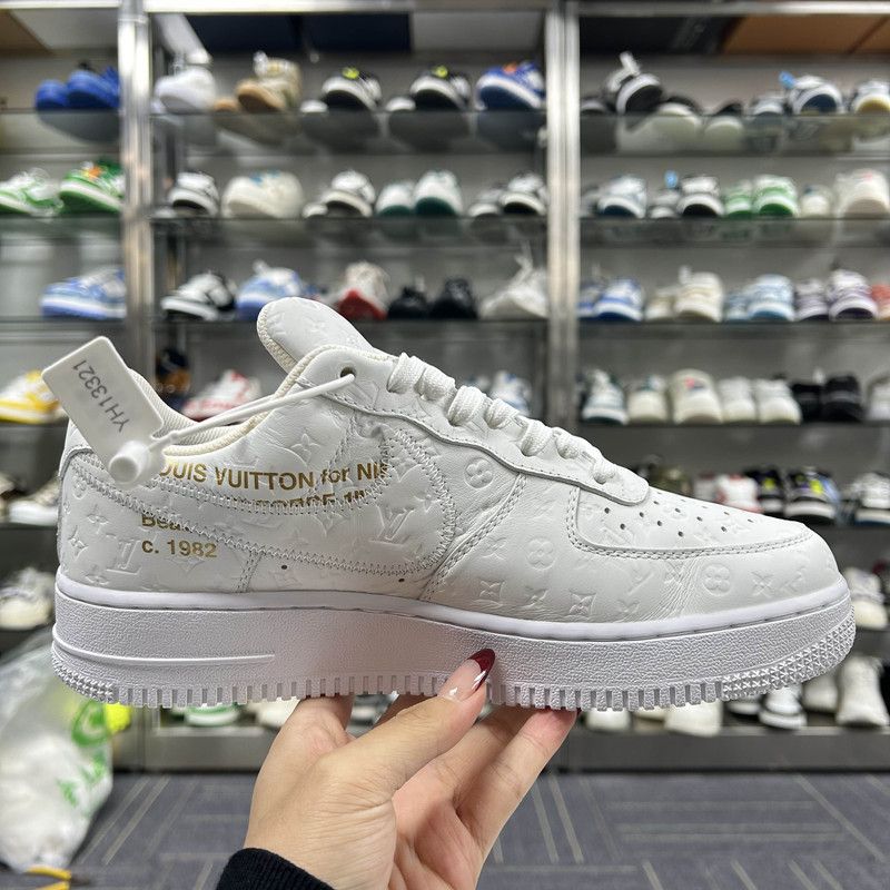 Louis Vuitton Nike x Louis Vuitton White Air Force 1 Sneakers 0079 Size US 8.5 / EU 41-42 - 7 Thumbnail