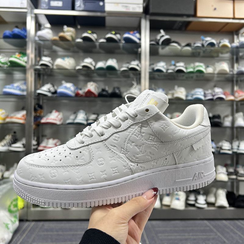 Louis Vuitton Nike x Louis Vuitton White Air Force 1 Sneakers 0079 Size US 8.5 / EU 41-42 - 9 Thumbnail