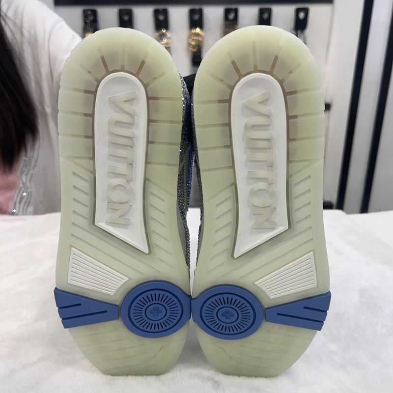 Louis Vuitton Louis Vuitton Stylish Low-Top Trainers in Blue White 0079 Size US 9.5 / EU 42-43 - 4 Thumbnail