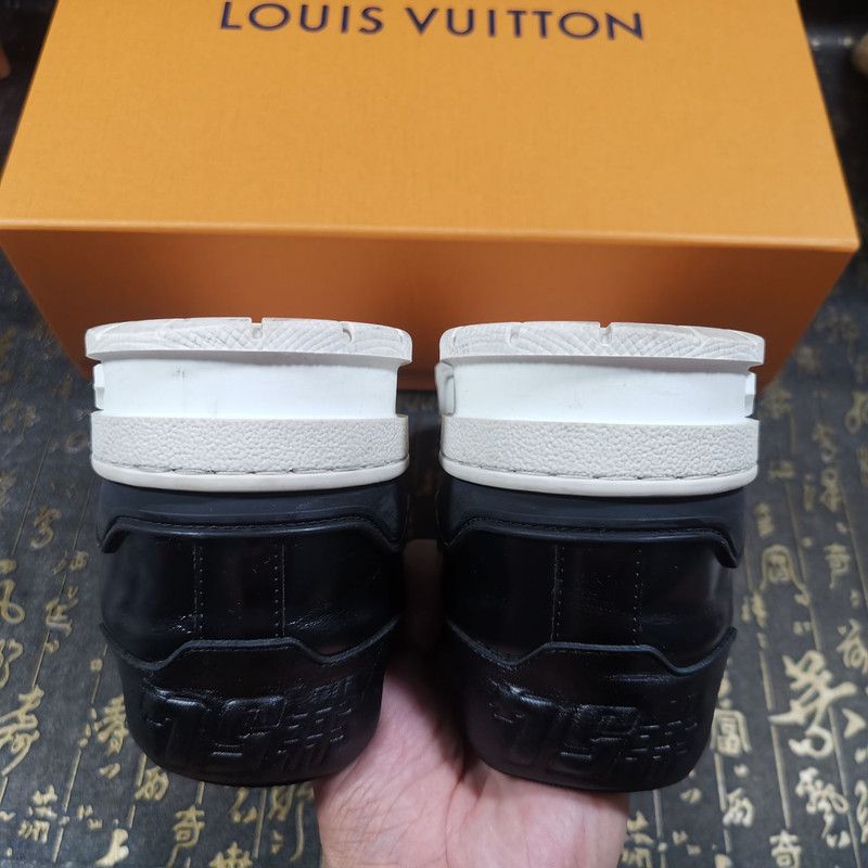 Louis Vuitton Louis Vuitton Black Leather Trainer Sneakers for Men 0079 Size US 7 / EU 40 - 11 Thumbnail