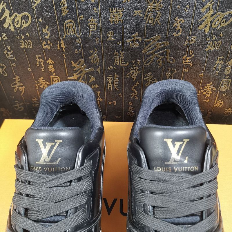 Louis Vuitton Louis Vuitton Black Leather Trainer Sneakers for Men 0079 Size US 7 / EU 40 - 12 Thumbnail