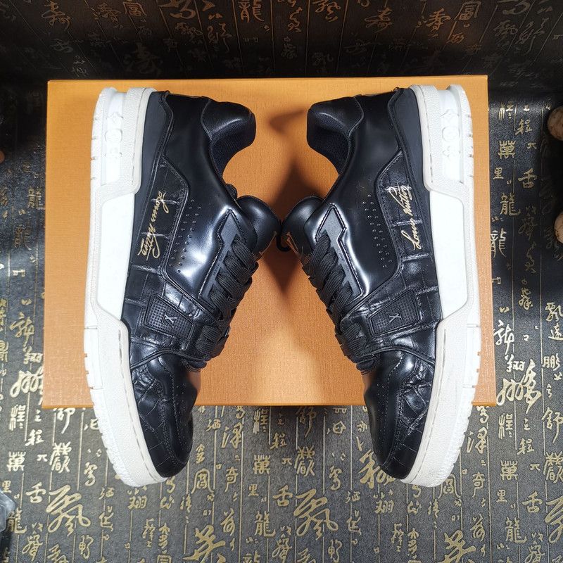 Louis Vuitton Louis Vuitton Black Leather Trainer Sneakers for Men 0079 Size US 7 / EU 40 - 8 Thumbnail