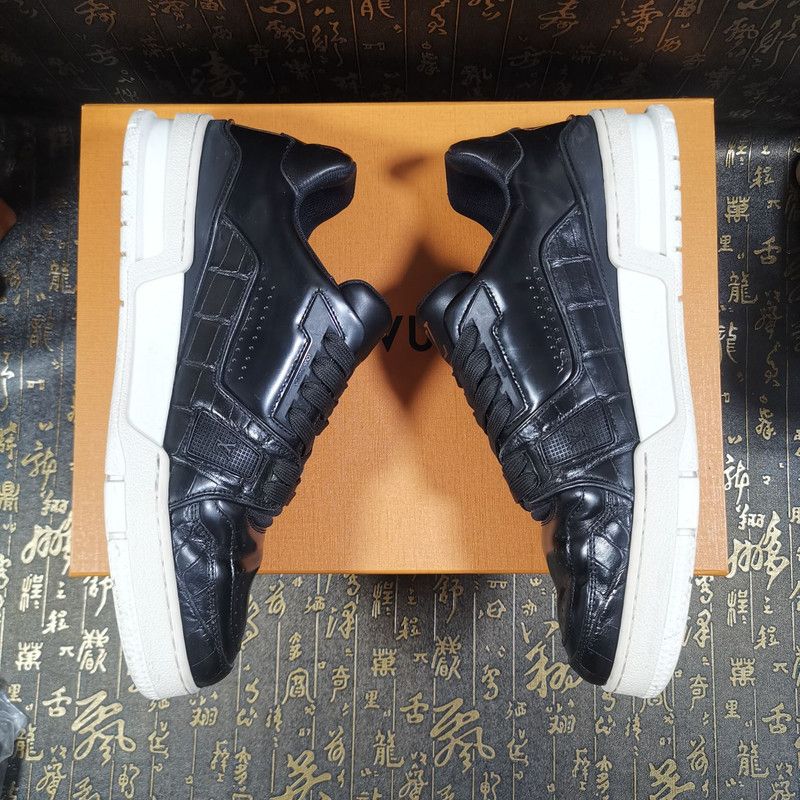 Louis Vuitton Louis Vuitton Black Leather Trainer Sneakers for Men 0079 Size US 7 / EU 40 - 7 Thumbnail