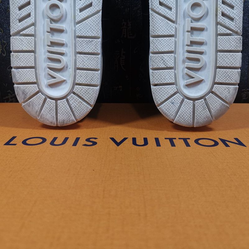 Louis Vuitton Louis Vuitton Black Leather Trainer Sneakers for Men 0079 Size US 7 / EU 40 - 10 Thumbnail