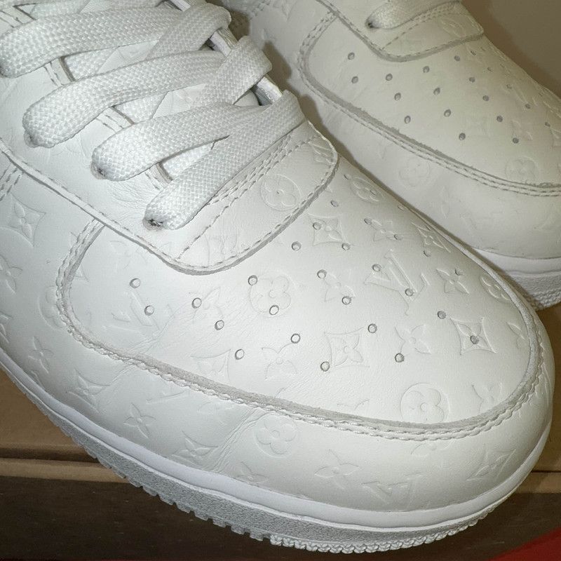Louis Vuitton Louis Vuitton x Nike Air Force 1 Low White Sneakers 0079 Size US 11 / EU 44 - 7 Thumbnail