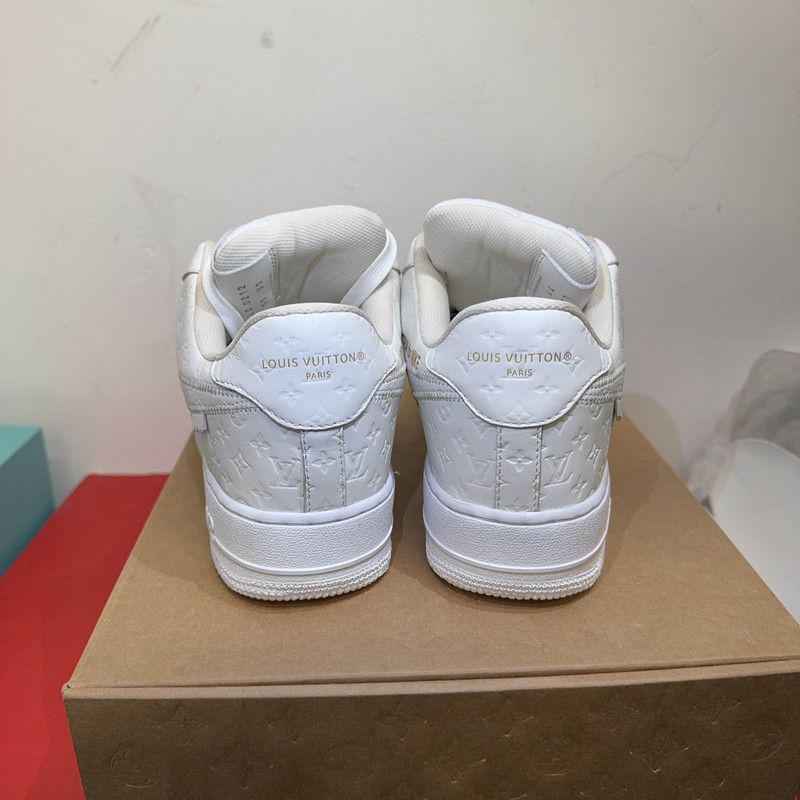 Louis Vuitton Louis Vuitton x Nike Air Force 1 Low White Sneakers 0079 Size US 11 / EU 44 - 3 Thumbnail