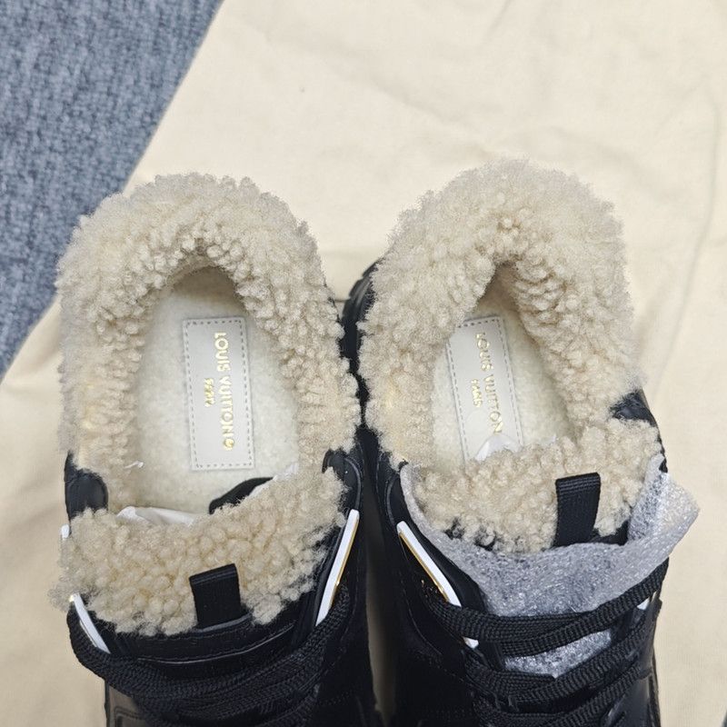 Louis Vuitton Louis Vuitton Run Away Casual Sneakers for Women 0079 Size US 6 / IT 36 - 14 Thumbnail