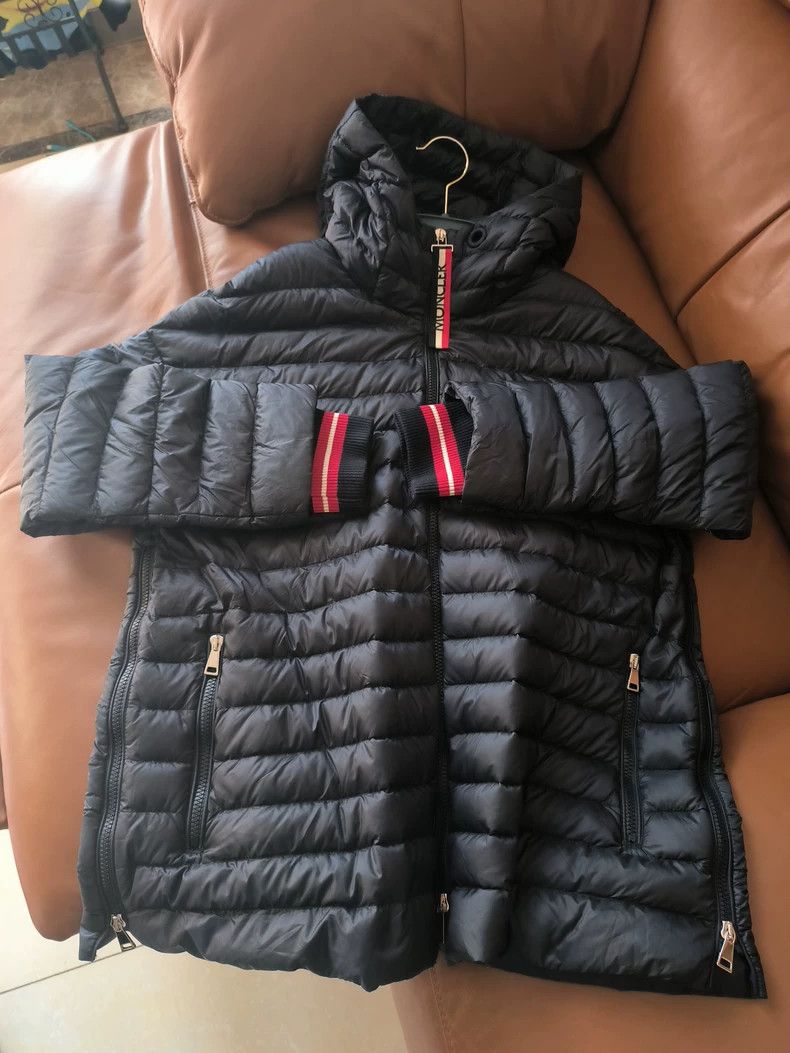 Moncler Moncler Down Jacket with Logo Stripes Size US M / EU 48-50 / 2 - 3 Thumbnail