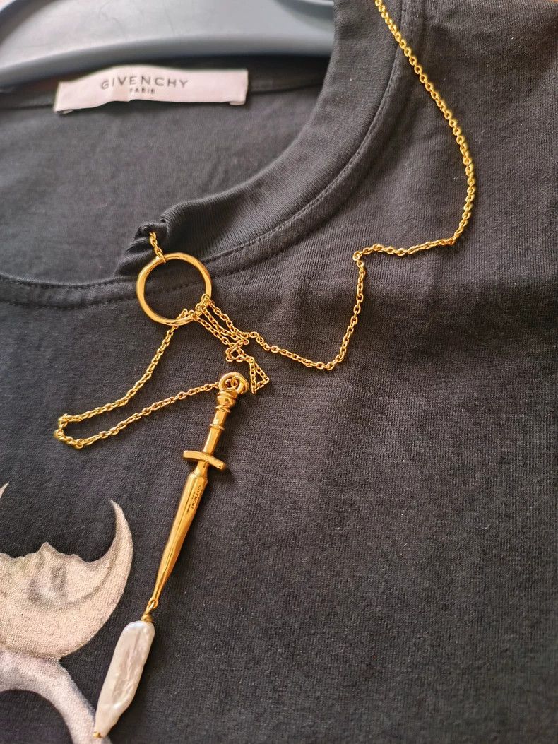 Givenchy Givenchy Baroque Pearl Pendant T-shirt Size US M / EU 48-50 / 2 - 5 Thumbnail