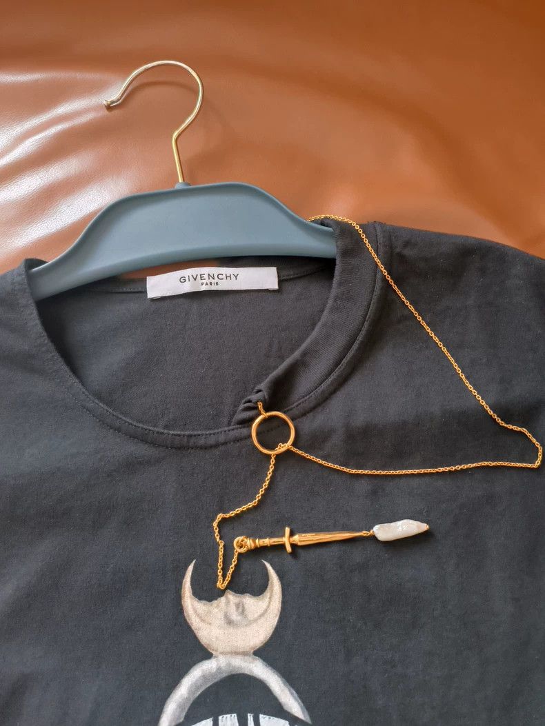 Givenchy Givenchy Baroque Pearl Pendant T-shirt Size US M / EU 48-50 / 2 - 4 Thumbnail