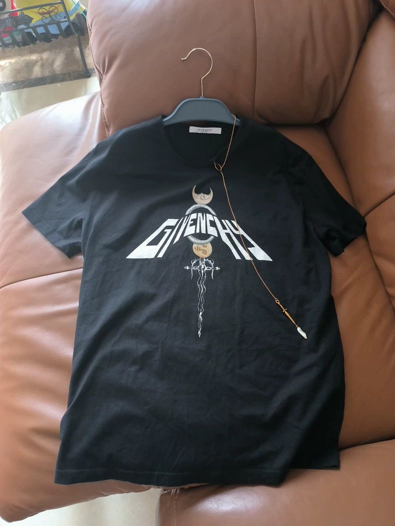 Givenchy Givenchy Baroque Pearl Pendant T-shirt Size US M / EU 48-50 / 2 - 3 Thumbnail