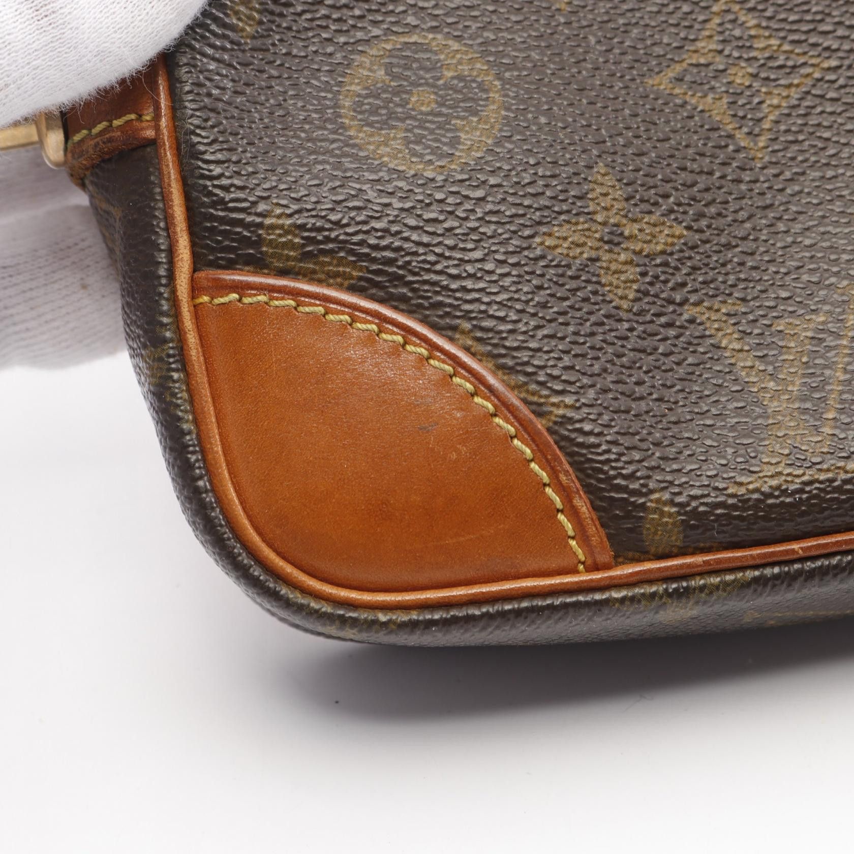 Louis Vuitton Louis Vuitton Louis Vuitton Marli Dragonne PM Monogram Clutch Bag Canvas Clutch Bag M51827 Size ONE SIZE - 6 Thumbnail