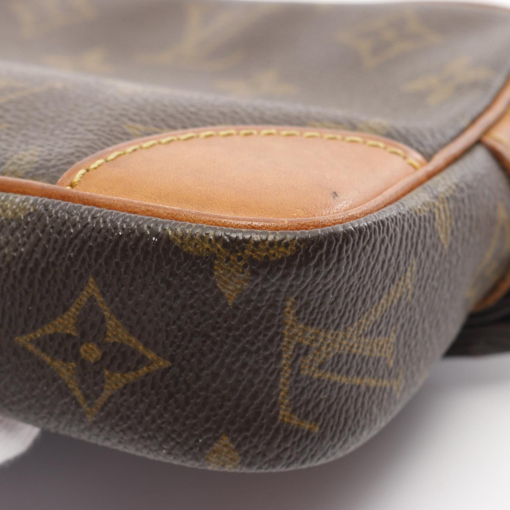 Louis Vuitton Louis Vuitton Louis Vuitton Marli Dragonne PM Monogram Clutch Bag Canvas Clutch Bag M51827 Size ONE SIZE - 7 Thumbnail