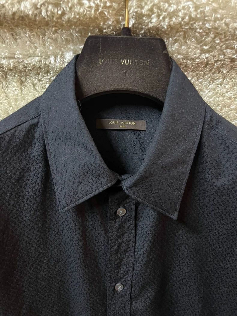 Louis Vuitton Louis Vuitton Men's Star Logo Shirt Size US S / EU 44-46 / 1 - 3 Thumbnail