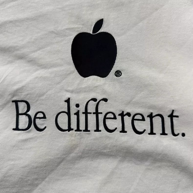 Balenciaga Balenciaga Apple Embroidery Logo Short-Sleeve T-shirt Size US M / EU 48-50 / 2 - 2 Thumbnail