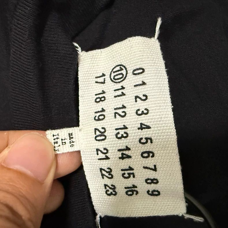 Maison Margiela Maison Margiela Cutout Short Sleeve T-shirt Size US L / EU 52-54 / 3 - 3 Thumbnail