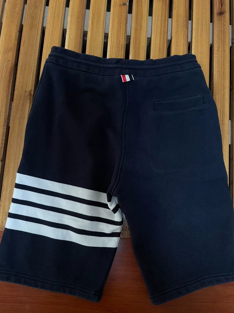 Vintage navy blue shorts with white stripes Size US 26 / EU 42 - 5 Thumbnail