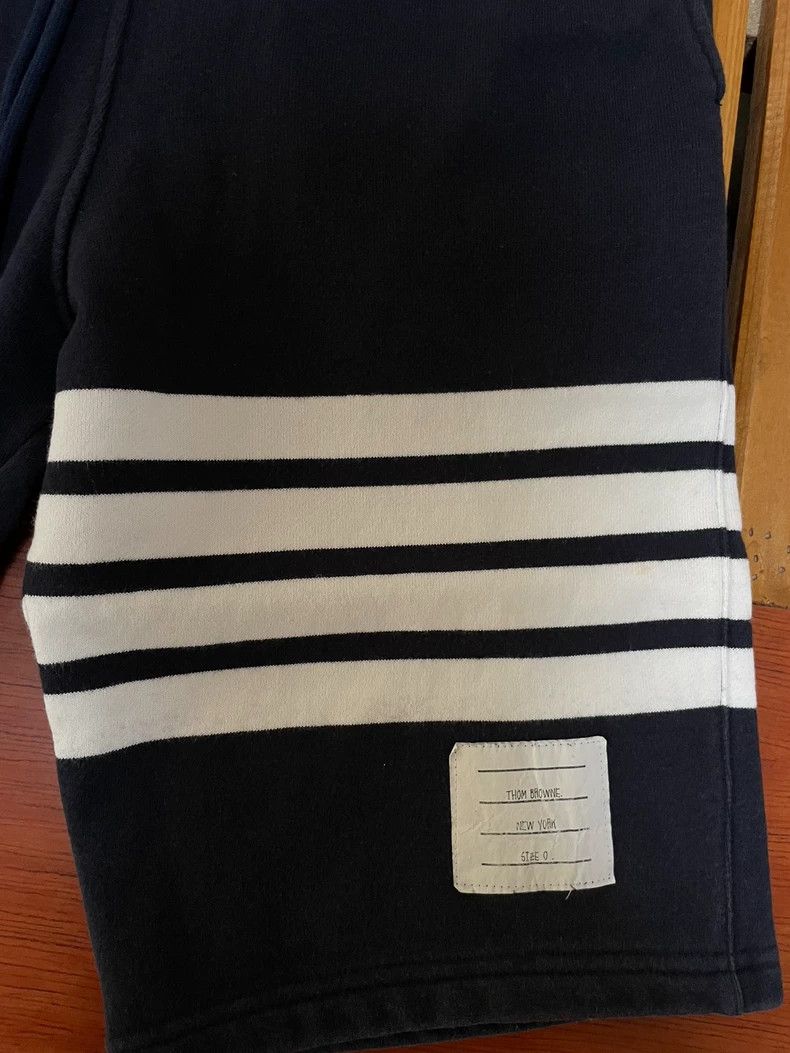 Vintage navy blue shorts with white stripes Size US 26 / EU 42 - 2 Thumbnail