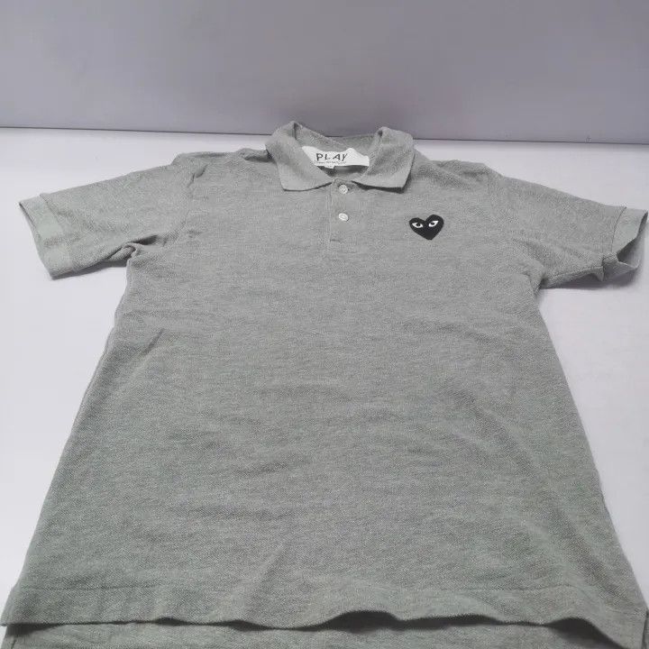 Comme des Garcons PLAY Comme des Garçons Play Gray Logo Polo Shirt 0079 Size US XS / EU 42 / 0 - 11 Thumbnail