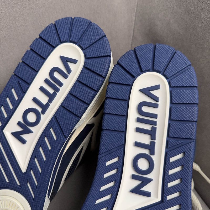 Louis Vuitton Louis Vuitton Stylish Navy Casual Sneakers 0079 Size US 9.5 / EU 42-43 - 11 Thumbnail