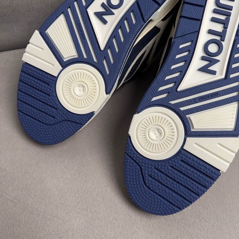 Louis Vuitton Louis Vuitton Stylish Navy Casual Sneakers 0079 Size US 9.5 / EU 42-43 - 10 Thumbnail