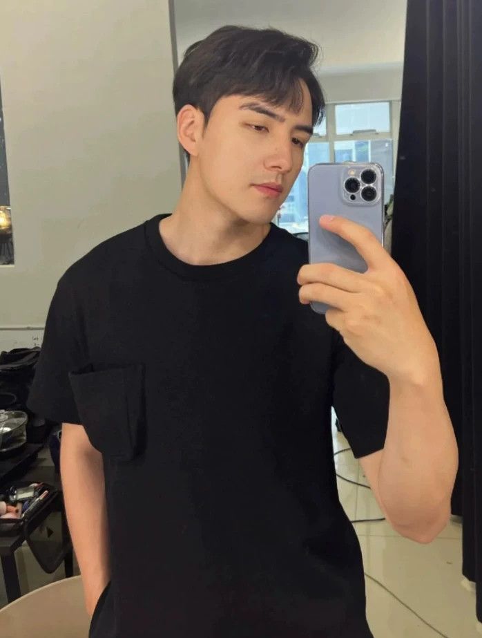 Louis Vuitton Louis Vuitton Black Monogram Pocket T-Shirt Size US M / EU 48-50 / 2 - 4 Thumbnail