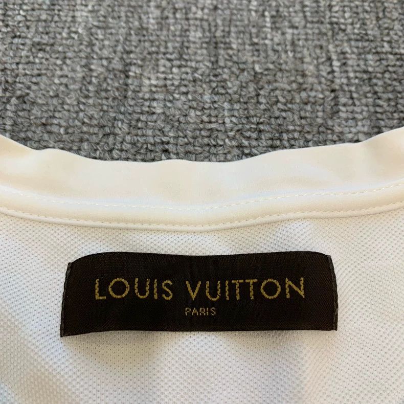 Louis Vuitton Louis Vuitton White Pocket Logo T-shirt Size US M / EU 48-50 / 2 - 3 Thumbnail