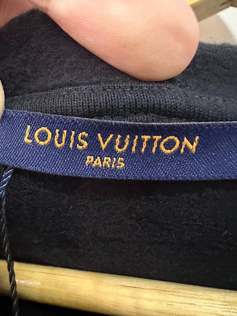Louis Vuitton Louis Vuitton Graffiti Logo Hoodie Size US L / EU 52-54 / 3 - 3 Thumbnail