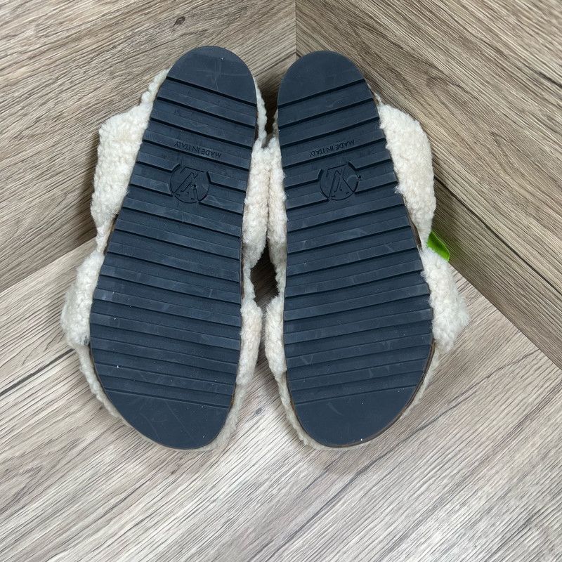 Louis Vuitton Louis Vuitton Bom Dia Teddy Slides for Women 0079 Size US 6 / IT 36 - 6 Thumbnail