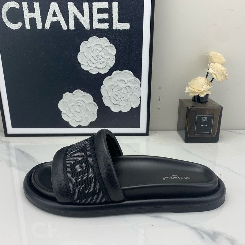 Louis Vuitton Louis Vuitton Black Slide Sandals for Women 0079 Size US 6 / IT 36 - 4 Thumbnail