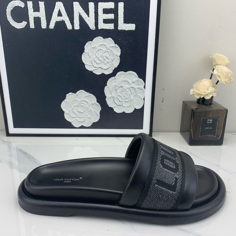 Louis Vuitton Louis Vuitton Black Slide Sandals for Women 0079 Size US 6 / IT 36 - 6 Thumbnail