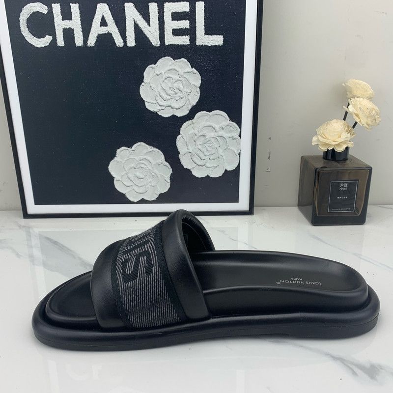 Louis Vuitton Louis Vuitton Black Slide Sandals for Women 0079 Size US 6 / IT 36 - 7 Thumbnail