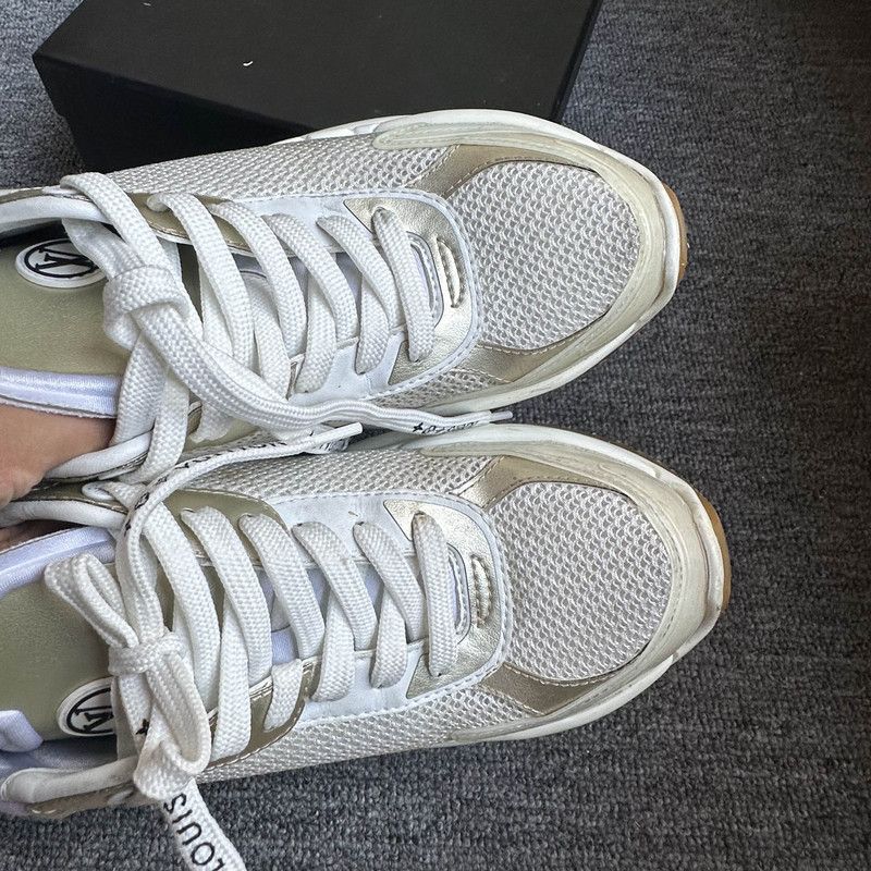 Louis Vuitton Louis Vuitton Run 55 Casual Sneakers for Women 0079 Size US 7 / IT 37 - 8 Thumbnail