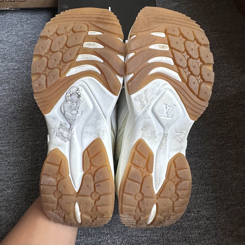 Louis Vuitton Louis Vuitton Run 55 Casual Sneakers for Women 0079 Size US 7 / IT 37 - 4 Thumbnail