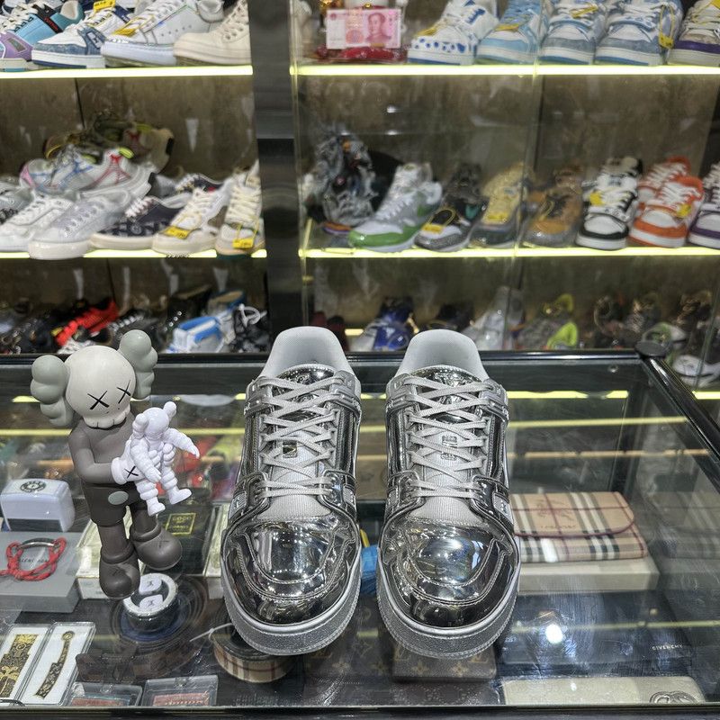 Louis Vuitton Louis Vuitton Silver Trainer Low-Top Sneakers 0079 Size US 9.5 / EU 42-43 - 2 Thumbnail