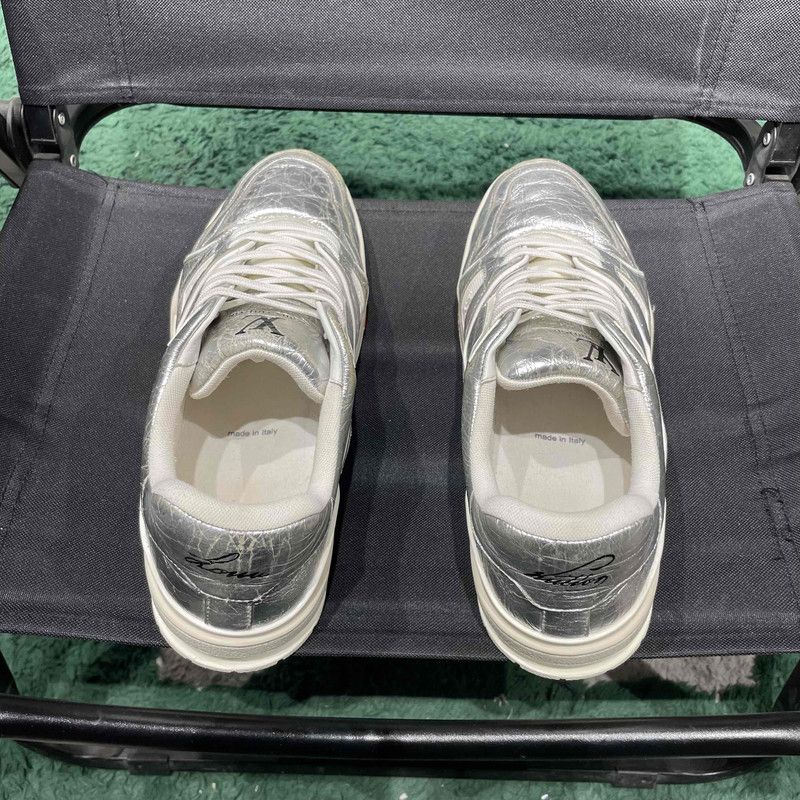 Louis Vuitton Louis Vuitton Metallic Low-Top Trainer Sneakers 0079 Size US 8 / IT 38 - 10 Thumbnail
